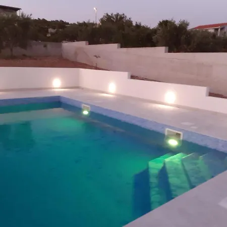 Apartmán With A Swimming Pool Sevid, Trogir - 15664 Sevid